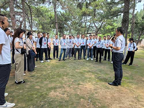 大悦城控股北方大区公司西安党总支部，举办了以“践行西柏坡精神，走好新时代赶考路”为主题的党性教育培训